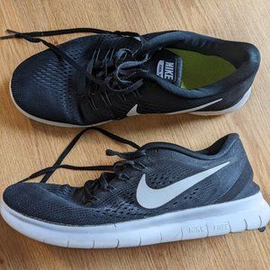 Men 9.5 Nike Free RN Black